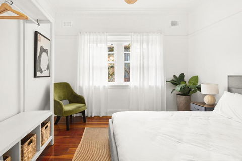 Coastal Retreat In The Heart Of Manly - Pubs and Clubs 2