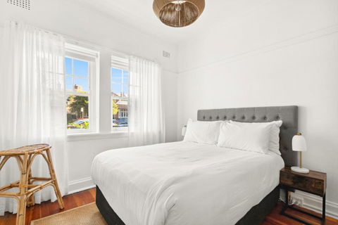 Coastal Retreat In The Heart Of Manly - Pubs and Clubs 3