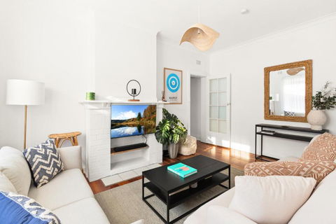 Coastal Retreat In The Heart Of Manly - Pubs and Clubs 1