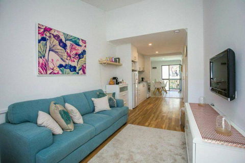 Coastal Salty Kiss Sleeps 4! - Pubs and Clubs 0