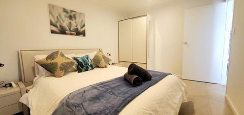 Coastal Salty Kiss Sleeps 4! - Pubs and Clubs 1