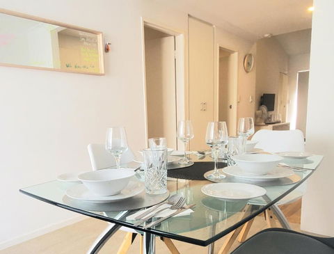 Coastal Salty Kiss Sleeps 4! - Pubs and Clubs 4