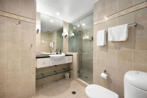 Coastal Style, Family Apartment On Hastings Street - Pubs and Clubs 1