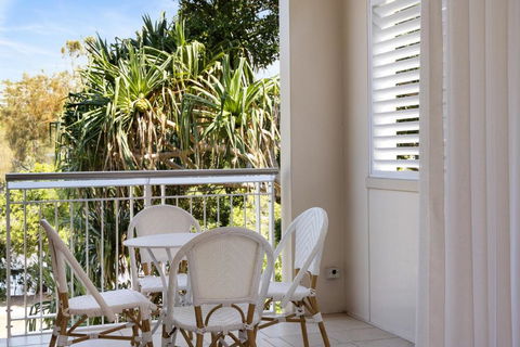 Coastal Style, Family Apartment On Hastings Street - Pubs and Clubs 3