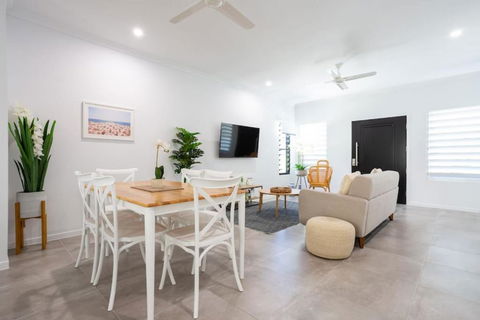 Coastal Villa - Pubs and Clubs 4