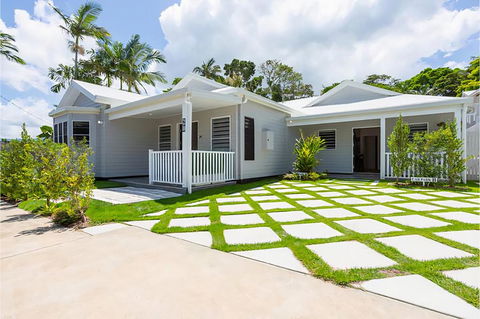 Coastal Villa - Pubs and Clubs 1