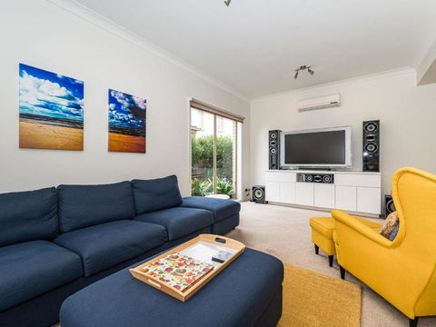 Coastal Villa On Beachcomber! - Pubs and Clubs 1