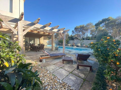 Coastal Villa On Beachcomber! - Pubs and Clubs 0