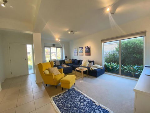 Coastal Villa On Beachcomber! - Pubs and Clubs 2