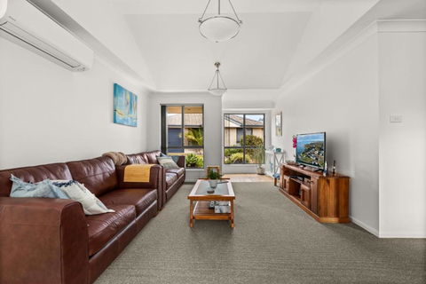 Coastal Villa By Experience Jervis Bay - Pubs and Clubs 0