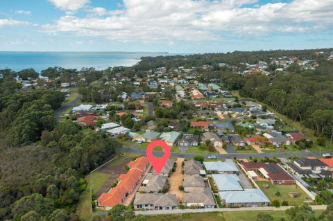 Coastal Villa By Experience Jervis Bay - Pubs and Clubs 1