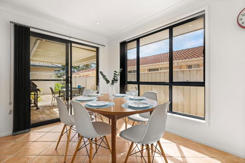 Coastal Villa By Experience Jervis Bay - Pubs and Clubs 2