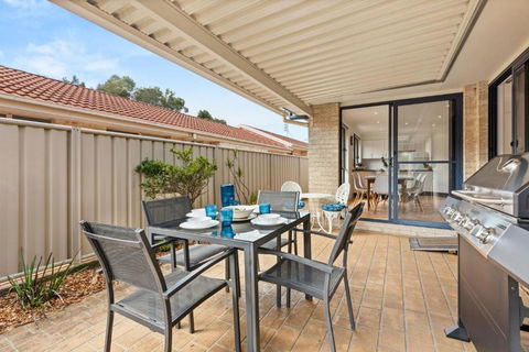 Coastal Villa By Experience Jervis Bay - Pubs and Clubs 3