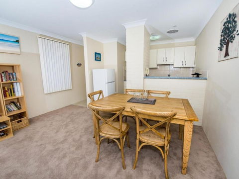 Collendina 15 19 Kurrawa Close Water Views And Wifi - Pubs and Clubs 3