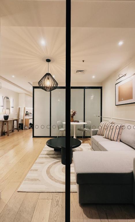 Collins Escape - 2 Bedrooms With Collins St Balcony - Pubs and Clubs 1