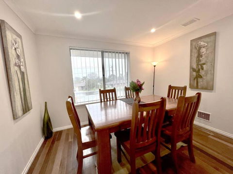 Comfort Getaway - Pubs and Clubs 1