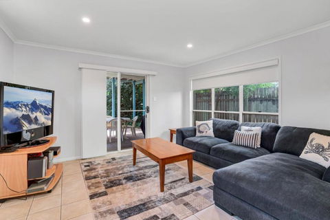 COOLAMAINE 1 Rainbow Beach - Pubs and Clubs 1