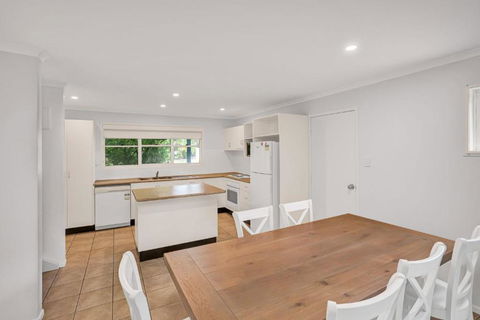 COOLAMAINE 1 Rainbow Beach - Pubs and Clubs 4