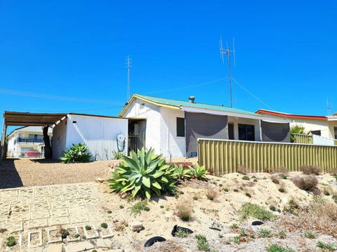 Crab Claw Cottage - Pubs and Clubs 0