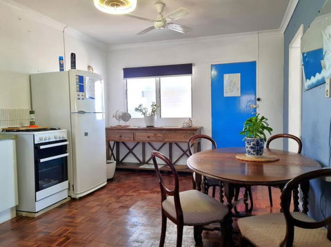 Crab Claw Cottage - Pubs and Clubs 4