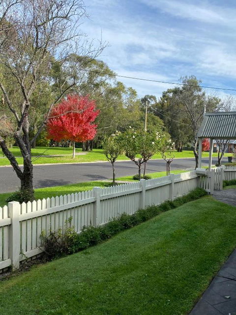 Creek Cottage Bed And Breakfast Traralgon - Go Out 3