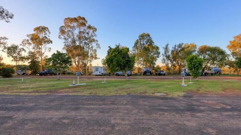 Cunnamulla Tourist Park - Pubs and Clubs 3