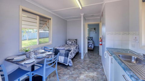 Cunnamulla Tourist Park - Pubs and Clubs 4