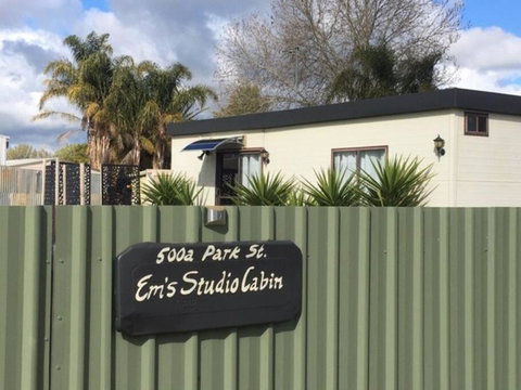 Cute Private Studio Flat With AIRCON! - Pubs and Clubs 1