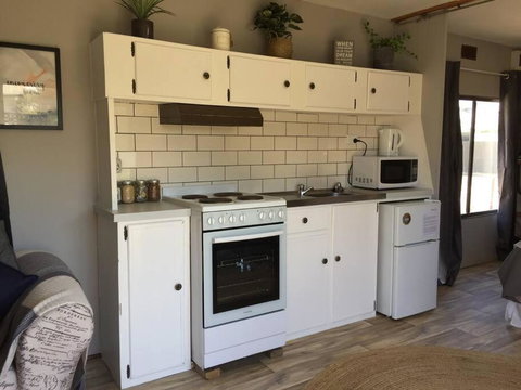 Cute Private Studio Flat With AIRCON! - Pubs and Clubs 0