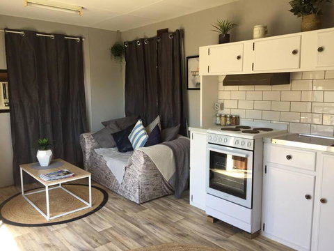 Cute Private Studio Flat With AIRCON! - Pubs and Clubs 4