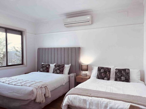 D139 Norfolk Cottage Stay - Pubs and Clubs 1