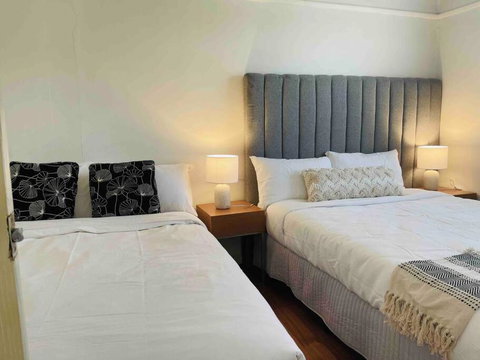 D139 Norfolk Cottage Stay - Pubs and Clubs 3