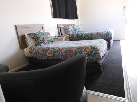Dalby Parkview Motel - Pubs and Clubs 1