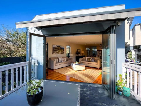 Delux Camberwell Sunny Townhouse - Go Out 2