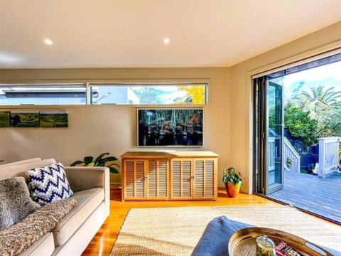 Delux Camberwell Sunny Townhouse - Go Out 3