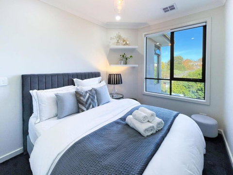 Delux Camberwell Sunny Townhouse - Go Out 4