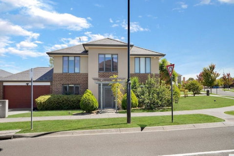 Deluxe Family Montpellier Gardens Estate - Burwood - Pubs and Clubs 0