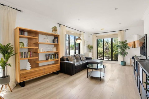 Deluxe Family Montpellier Gardens Estate - Burwood - Pubs and Clubs 2