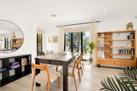 Deluxe Family Montpellier Gardens Estate - Burwood - Pubs and Clubs 3