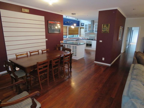 29 Church St, Cowes - Large Holiday House Close To Shops And Beach - Pubs and Clubs 3