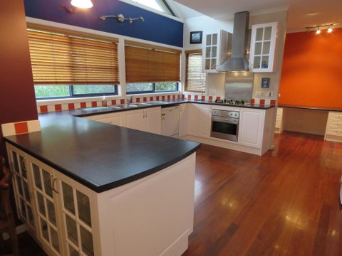 29 Church St, Cowes - Large Holiday House Close To Shops And Beach - Pubs and Clubs 0