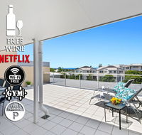 2BR Coolum Beach  Rooftop Terrace Spa Tennis Pool - Pubs and Clubs