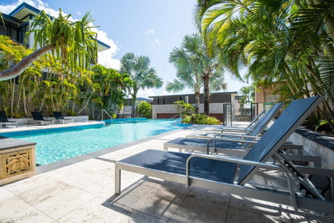 3 Bedroom Ultimate Luxury Waterfront - Go Out 0