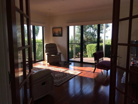 3 Sea/Fraser Island View Deckings, Beachfront, Marina - Pubs and Clubs 0