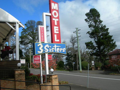 3 Sisters Motel - Pubs and Clubs 2