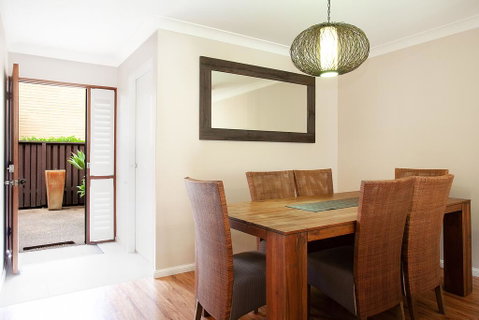 3-Bed Home With BBQ Patio Near Parks And Playgrounds - Pubs and Clubs 1