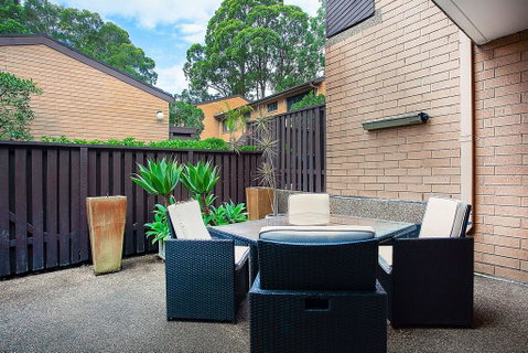 3-Bed Home With BBQ Patio Near Parks And Playgrounds - Pubs and Clubs 2