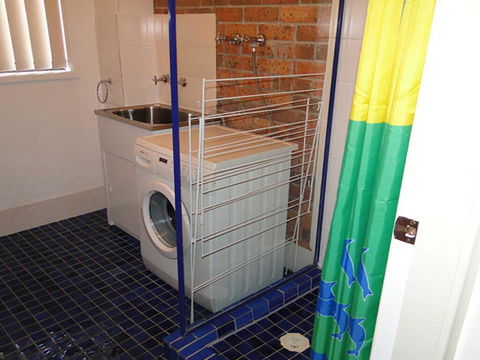 3/4 Victor Parade - Great Townhouse & Walk To The Beach - Pubs and Clubs 3