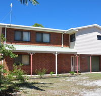31 Bombala Crescent - Two storey home with covered outdoor deck fully fenced backyard. Pet friendly - Go Out
