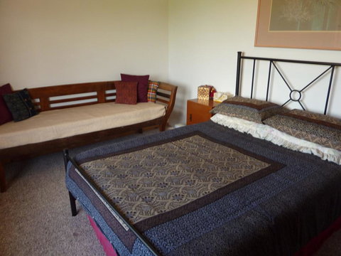 31 Elizabeth Crescent - Go Out 1